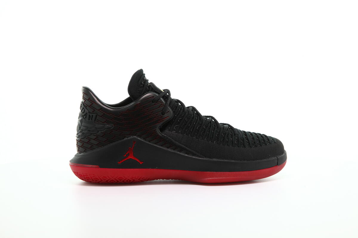 air-jordan-xxxii-low-black-